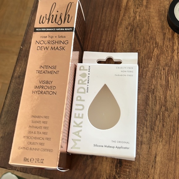 Makeup - Picture 2 of 6